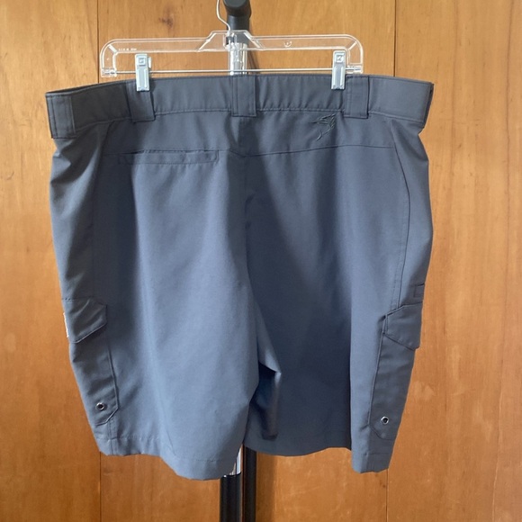 Bimini Bay Outfitters Men's Gray Cargo Shorts Size 42 - Picture 2 of 7